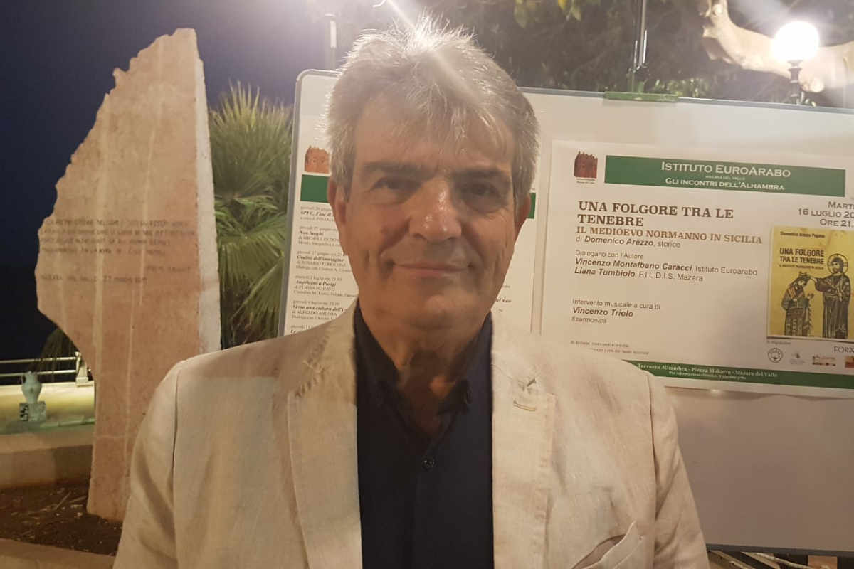 VIDEO – Intervista a Domenico Arezzo autore del romanzo storico “Una  folgore tra le tenebre – Il medioevo normanno in Sicilia” • Prima Pagina  Mazara