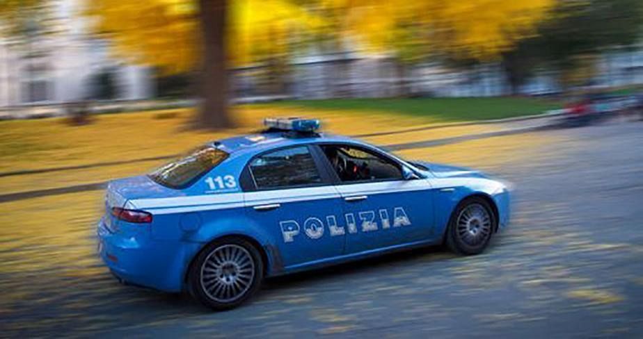 Vettura della Polizia nella fotografia di repertorio pubblicata da Prima Pagina Mazara