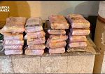 Droga, insospettabile corriere sorpreso con 23 chili di cocaina dalla guardia di finanza