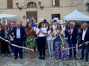 oltre-3500-visitatori-per-la-tappa-ericina-di-borgo-divino-in-tour