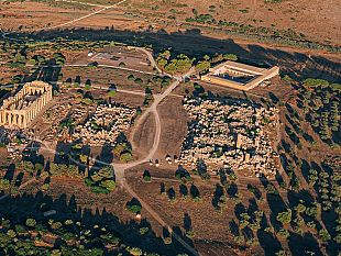 castelvetrano/verranno-ricomposte-tre-colonne-del-tempio-g-del-parco-archeologico-di-selinunte
