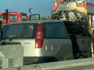 trapani-a-fuoco-unautomobile-paura-per-una-famiglia
