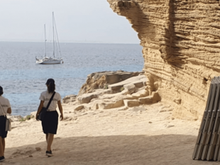 favignana-lettini-abusivi-in-area-demaniale-noleggiatore-denunciato