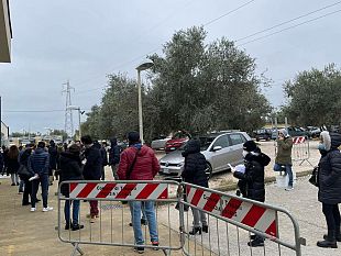 trapani-disagi-e-lunghe-file-allhub-vaccinale-le-prenotazioni-non-bastano