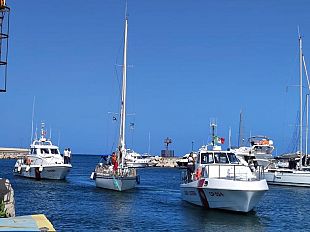 sicilia-la-guardia-costiera-soccorre-unimbarcazione-in-avaria