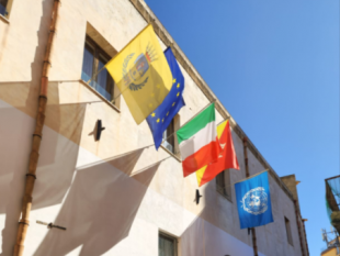 mazara-aderisce-alla-giornata-dellonu-bandiera-esposta-a-palazzo-di-citta