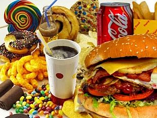 cibo-spazzatura-contro-buone-abitudini-un-duello-tra-hamburger-e-cous-cous
