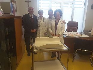 ex-primario-dona-bilancia-pesa-neonati-alla-pediatria-di-mazara-del-vallo