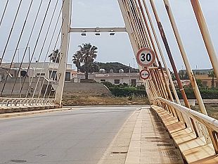ponte-sul-fiume-arena-lex-provincia-vieta-il-transito-ai-mezzi-pesanti-ma-quando-inizieranno-concretamente-i-lavori-di-manutenzione