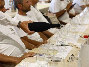 in-sicilia-colomba-bianca-a-confronto-con-i-vini-iconici