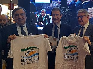 presentata-alla-bit-di-milano-la-vii-edizione-di-blue-sea-land-successo-per-la-grande-cassata-siciliana-preparata-dai-pasticcieri-di-mazara-del-vallo