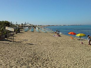 pulizia-spiagge-ieri-sopralluogo-del-sindaco-di-girolamo-non-ci-sono-rifiuti-alghe-da-rimuovere-in-pochi-tratti