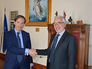 passaggio-di-consegne-informale-tra-il-commissario-caccamo-ed-il-neo-sindaco-alfano