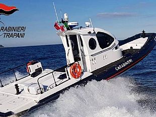 favignana-non-riesce-a-raggiungere-la-barca-per-la-corrente-salvata