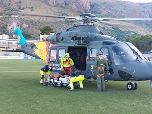 zingaro-soccorso-un-ragazzo-da-un-elicottero-dellaeronautica-militare