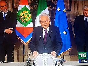 niet-di-mattarella-al-governo-con-ministro-alleconomia-savona-incarico-a-cottarelli-scontro-istituzionale-con-lega-e-m5s-richiesta-messa-in-stato-di-accusa-del-presidente-della-re