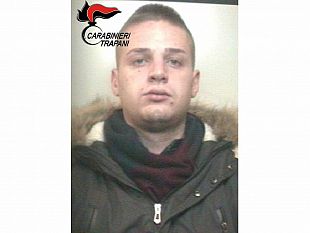 alcamo-litiga-con-i-genitori-e-aggredisce-i-carabinieri-arrestato