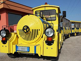 mazara-domenica-9-settembre-ultimo-giorno-del-servizio-diurno-del-trenino-gommato-2