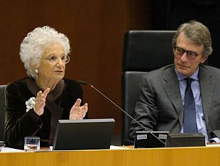 liliana-segre-ospite-del-parlamento-europeo-parlamentari-in-lacrime-per-il-suo-discorso