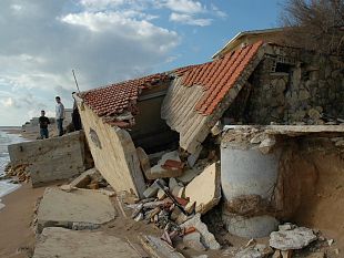 demolire-le-case-di-triscina-non-e-una-priorita-ed-e-inutile-e-costoso