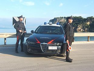 arrestato-un-uomo-che-danneggiava-auto