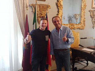 trapani-ricevuto-dal-sindaco-il-coordinatore-mondiale-degli-scuderia-ferrari