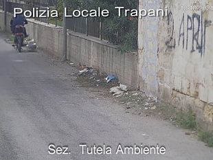 trapani-continua-labbandono-dei-rifiuti-per-le-strade-della-citta