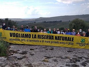 il-castello-della-pietra-e-vallone-zangara-riserva-naturale