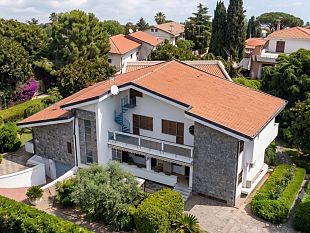 dal-sacco-di-palermo-a-un-sacco-di-opportunita-la-villa-confiscata-alla-mafia-diventa-un-polo-europeo-per-i-giovani