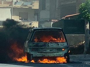erice-auto-in-fiamme-a-san-giuliano
