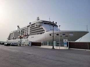 trapani-al-porto-due-navi-da-crociera-da-lusso