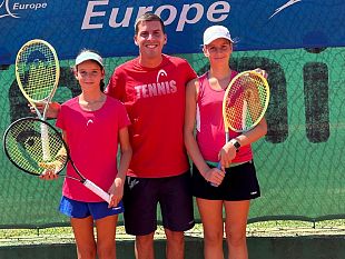 tennis-giovanile-siciliano-in-evidenza-le-gemelle-raineri-protagoniste-a-siracusa
