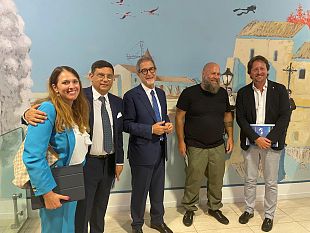 aeroporto-trapani-birgi-galleria-darte-con-busti-e-teste-di-satiro-in-mostra