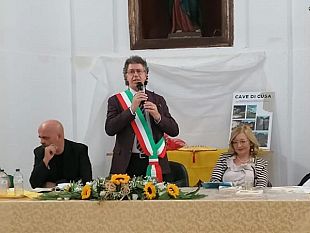 pubblico-interessato-alla-presentazione-dellultimo-libro-di-gino-manzo