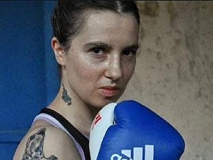 boxe-a-mazara-match-bernile-vs-scolastri-per-il-titolo-dei-pesi-mosca-femminile