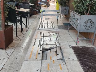 mazara-crolla-una-porzione-di-basolato-del-marciapiede-di-via-san-giuseppe