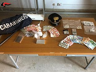 servizio-straordinario-antidroga-i-carabinieri-arrestano-8-persone-e-ne-denunciano-2