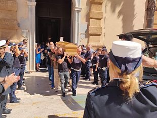 mazara-in-tantissimi-per-lultimo-saluto-allex-ispettore-capo-pm-renzo-mezzapelle-i-ringraziamenti-della-famiglia