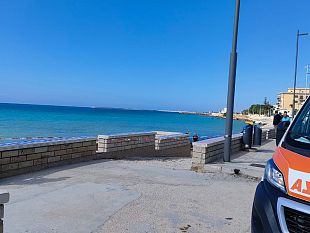mazara-corpo-di-un-uomo-privo-di-vita-in-mare-davanti-la-spiaggia-di-san-vito