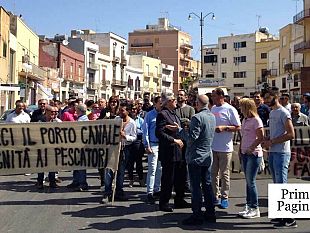 video-corteo-di-protesta-per-la-mancata-escavazione-del-porto-canale