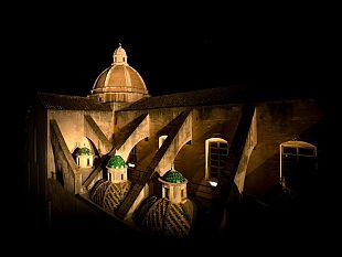 trapani-illuminate-le-cupole-della-chiesa-di-san-pietro