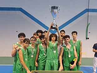 la-festa-dellasd-basketland-castelvetrano-che-ha-vinto-il-campionato-regionale-promozionale-under-15