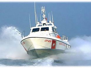 fiamme-a-bordo-di-un-rimorchiatore-al-largo-delle-coste-mazaresi-intervento-di-guardia-costiera-e-vigili-del-fuoco