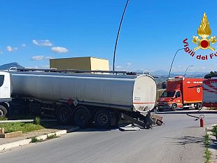 belice/incidente-autonomo-di-unautocisterna-a-calatafimi-segesta-in-contrada-sasi