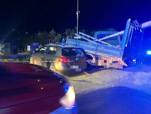 scontro-auto-camion-sulla-strada-statale-113-madre-e-figlio-in-codice-rosso