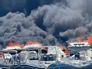 marsala/marsala-incendio-al-porto-turistico-danneggiate-alcune-imbarcazioni