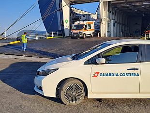 intervento-della-capitaneria-di-porto-di-trapani-in-emergenza-a-bordo-di-un-traghetto-grimaldi-lines