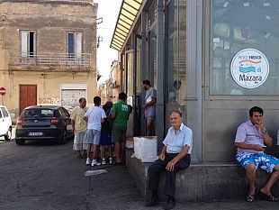 mazara-nel-porto-canale-ogni-giorno-il-festival-dell-abusivismo-commerciale-ed-altri-scempi