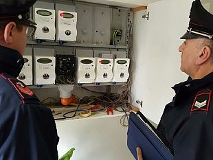 furto-energia-elettrica-e-detenzione-di-droga-scattano-due-denunce