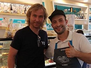 castelvetrano/pavel-nedved-fa-tappa-al-bar-oasi-di-castelvetrano